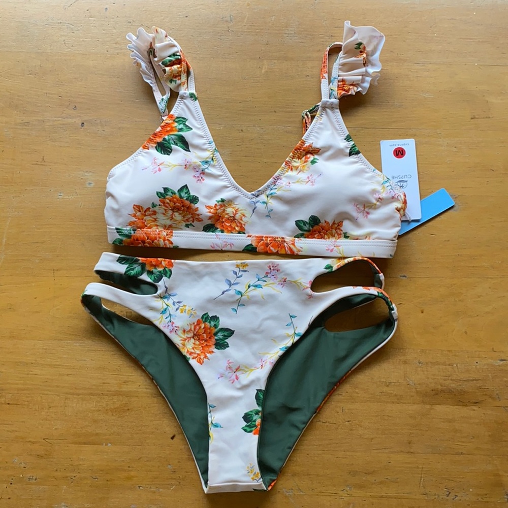 NWT Floral Bikini Set / reversible bottoms